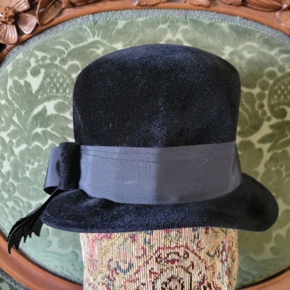 Vintage 1920s B. Forman Co. Riviera Italian Made Black Velour Hat Chapeau Vintage 1920s B. Forman Co. Riviera Italian Made Black  main image 4